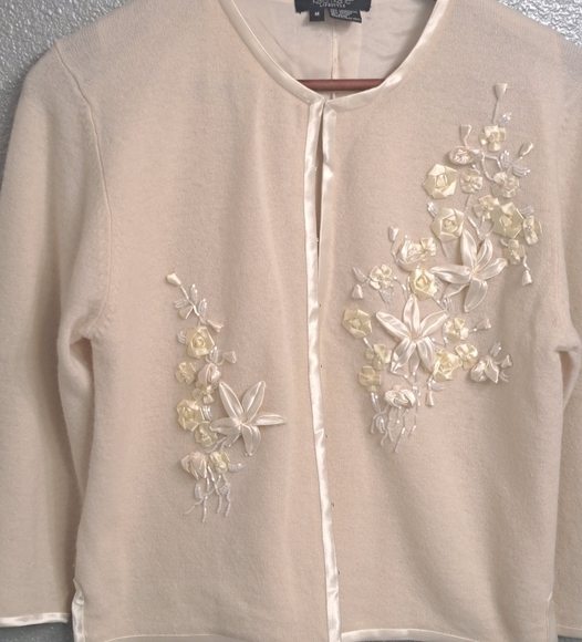 Karen Kane Elegant Cream Embroidered Sweater Size M - Picture 4 of 11